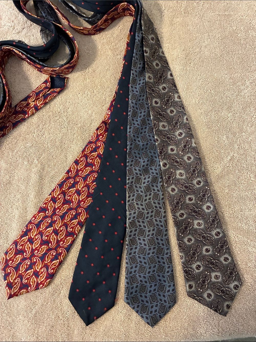 Multiples Men's Necktie Set - Red, Black, Blue, Brown lot of‎ 4
